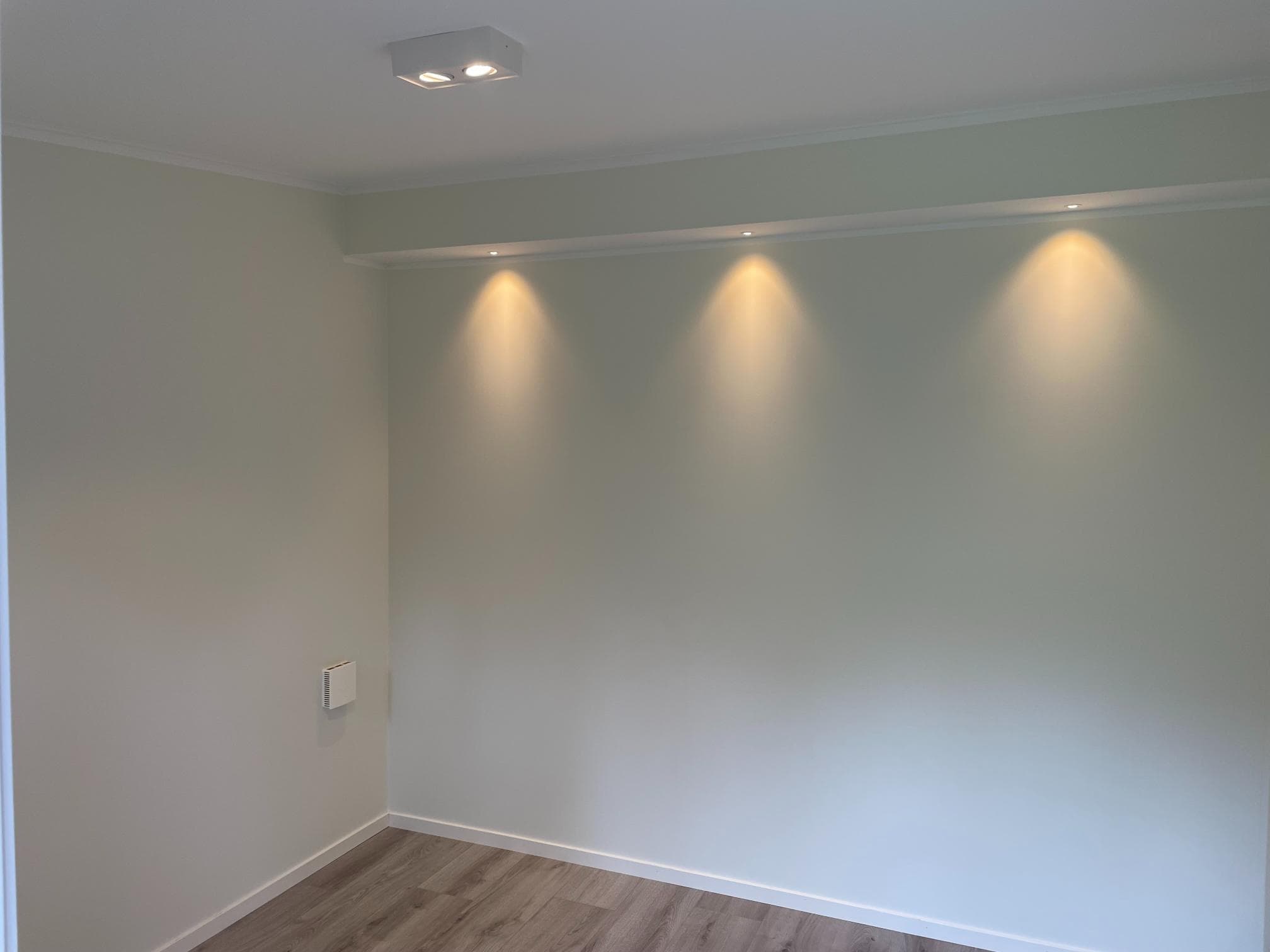 Efter fasadrenovering – renoverade hörn och knutbrädor