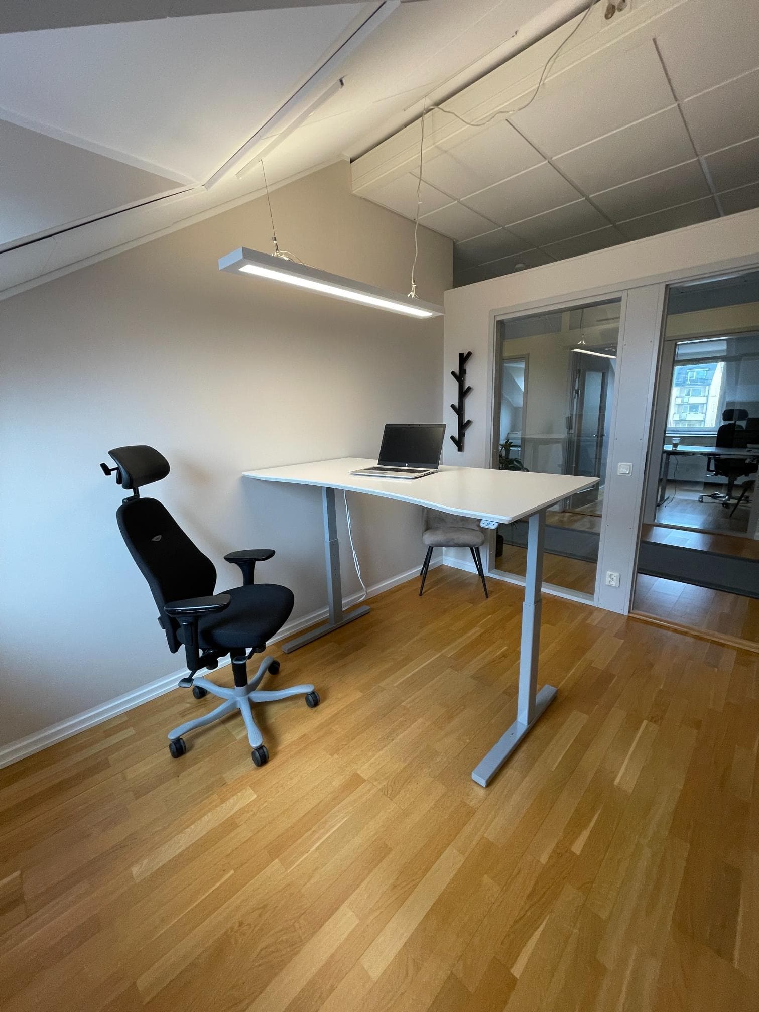 Efter snickeriarbete – nysnickat trappavsats