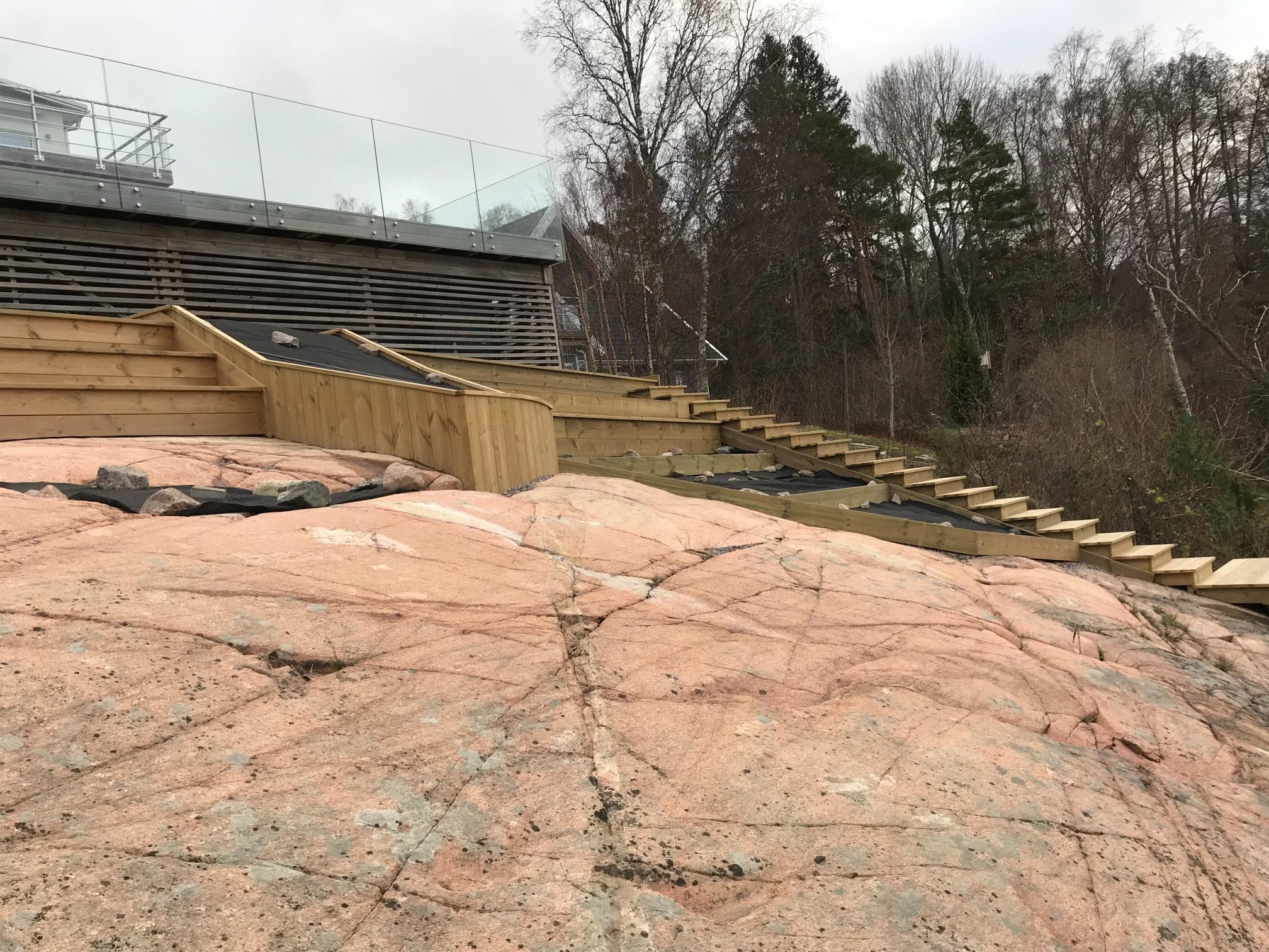 Efter helrenovering – garage och carport nyrenoverat