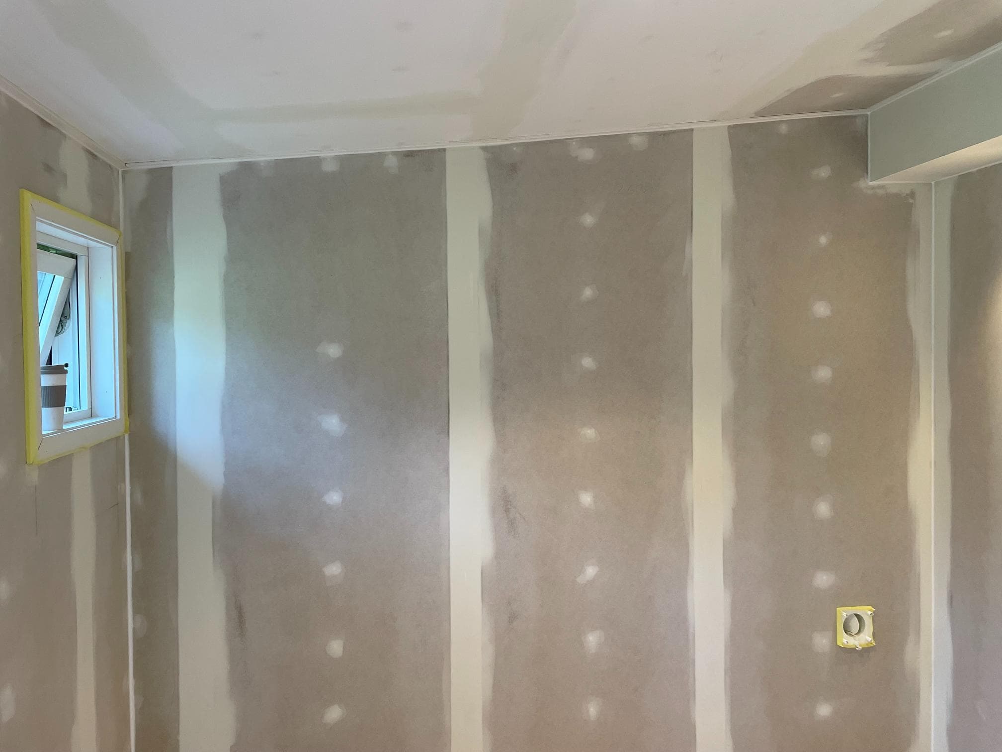 Före fasadrenovering – baksida av huset i ursprungsskick