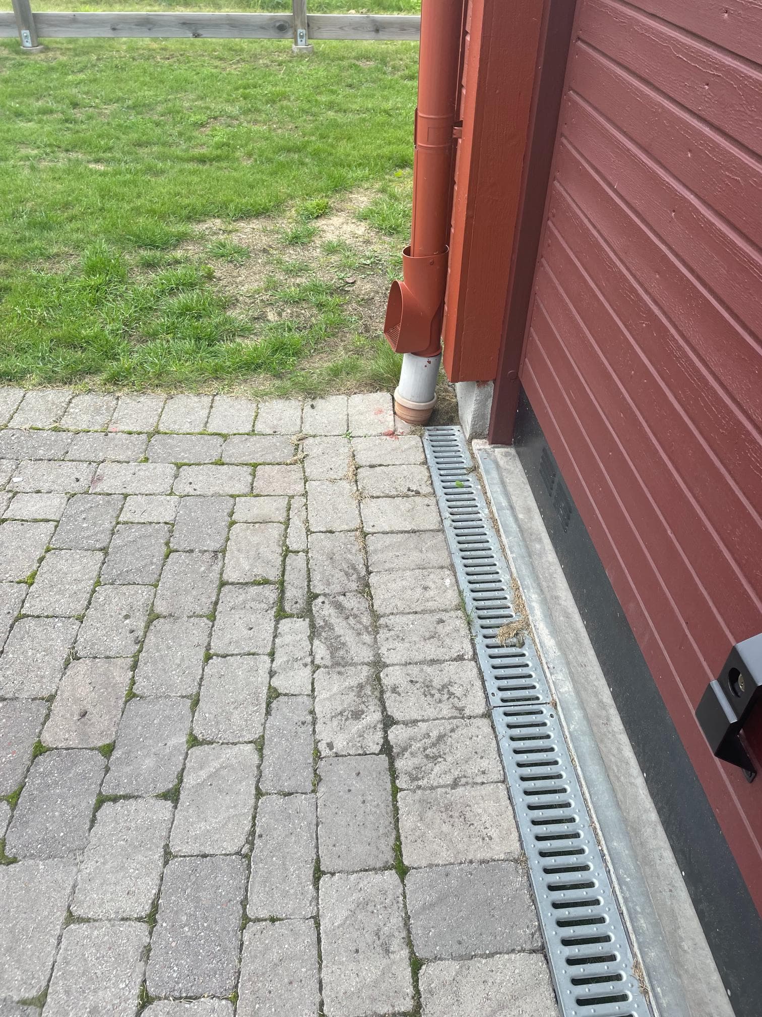 Före inomhusrenovering – vardagsrum i ursprungsskick