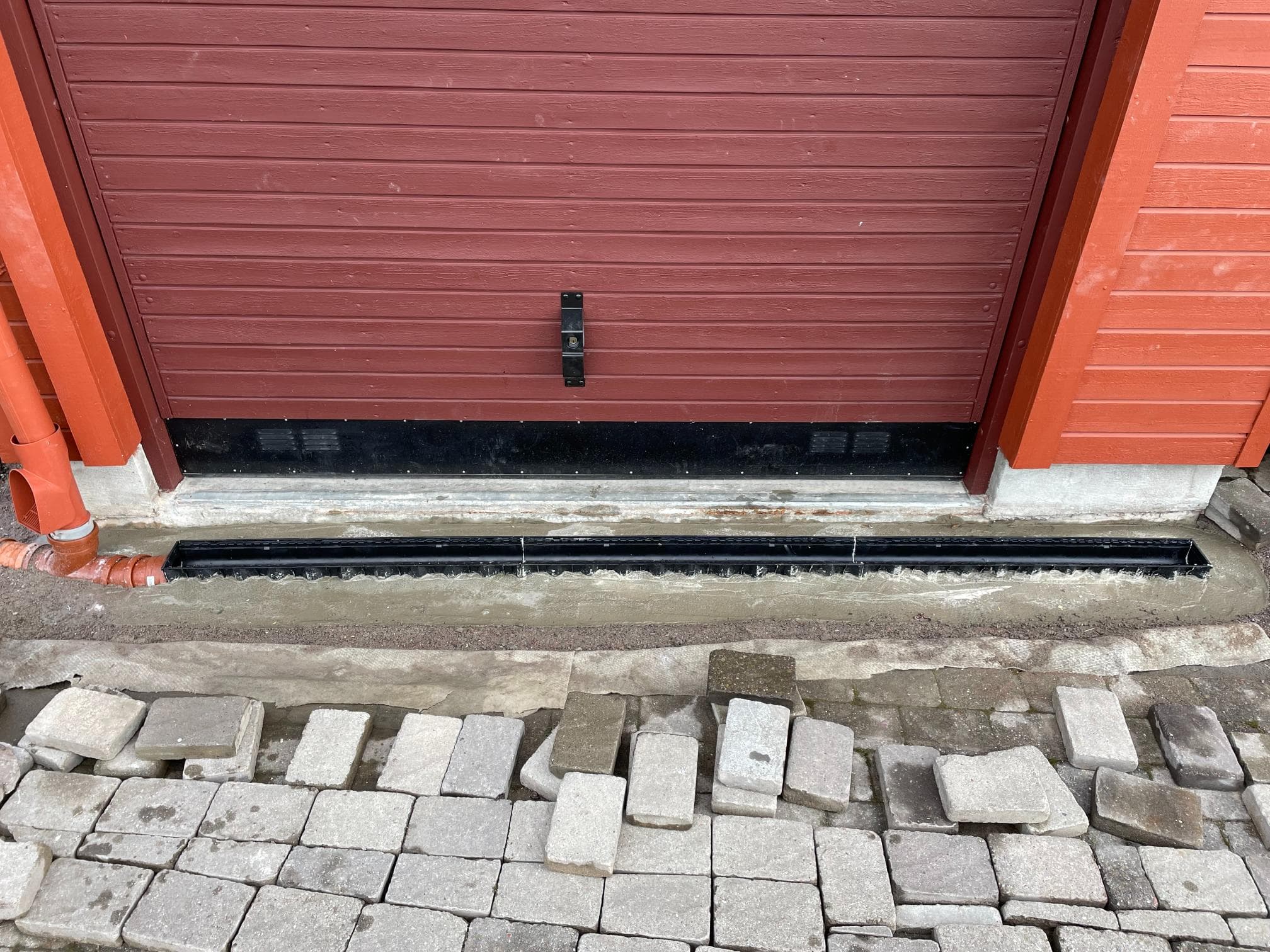 Före inomhusrenovering – tak och ljussättning att åtgärda