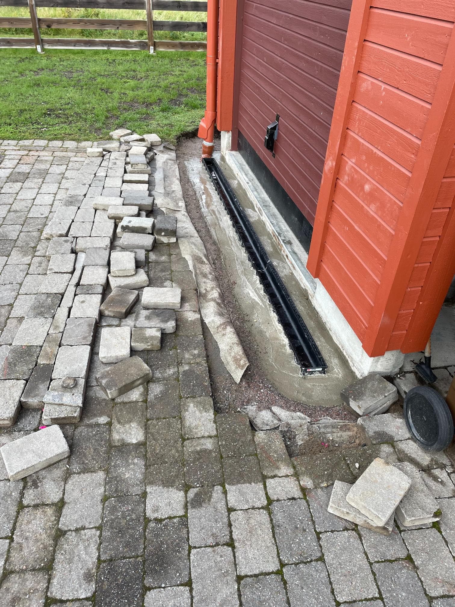 Före inomhusrenovering – helhetsvy av huset inomhus