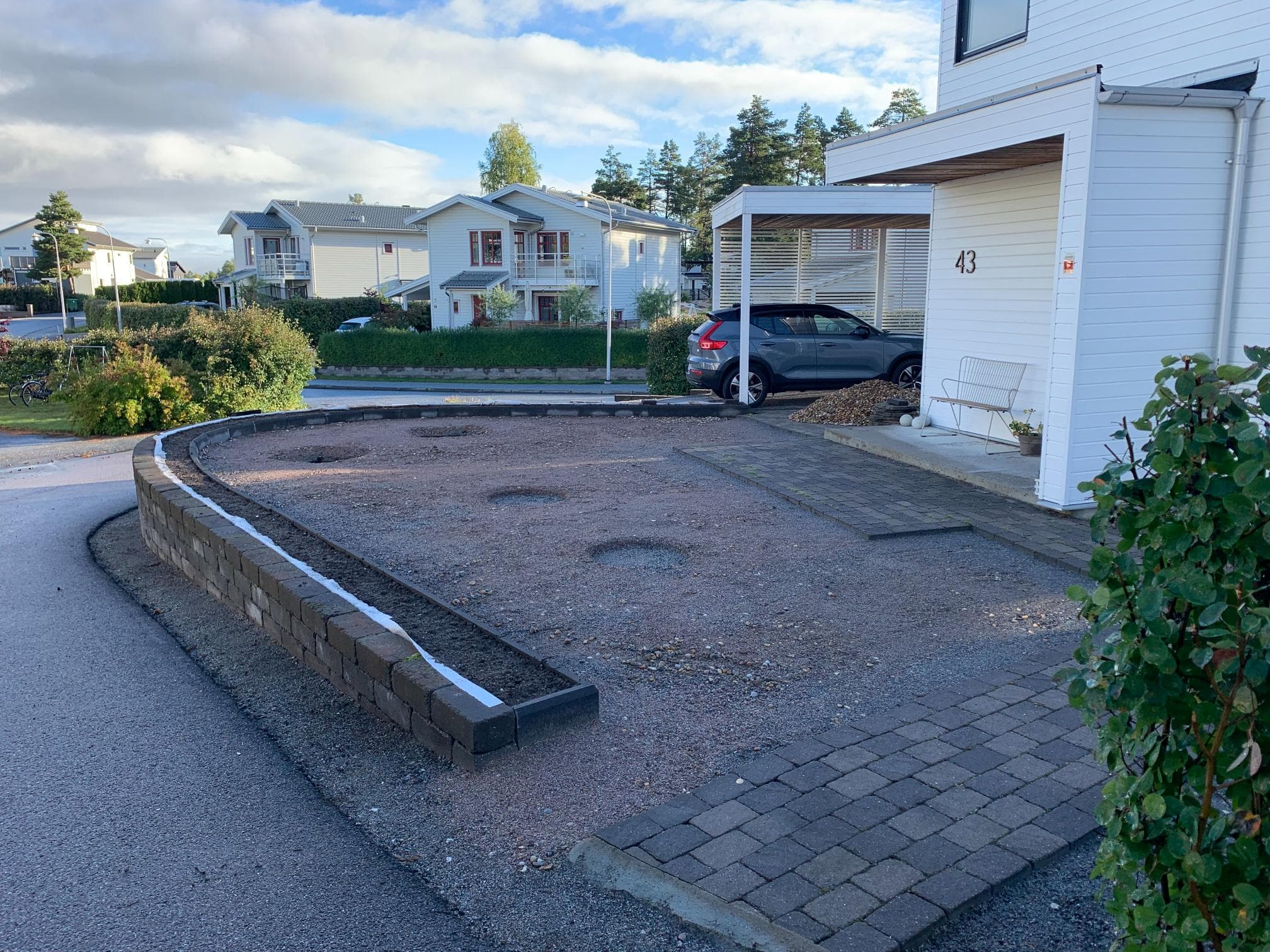 Före inomhusrenovering – golv med synligt slitage