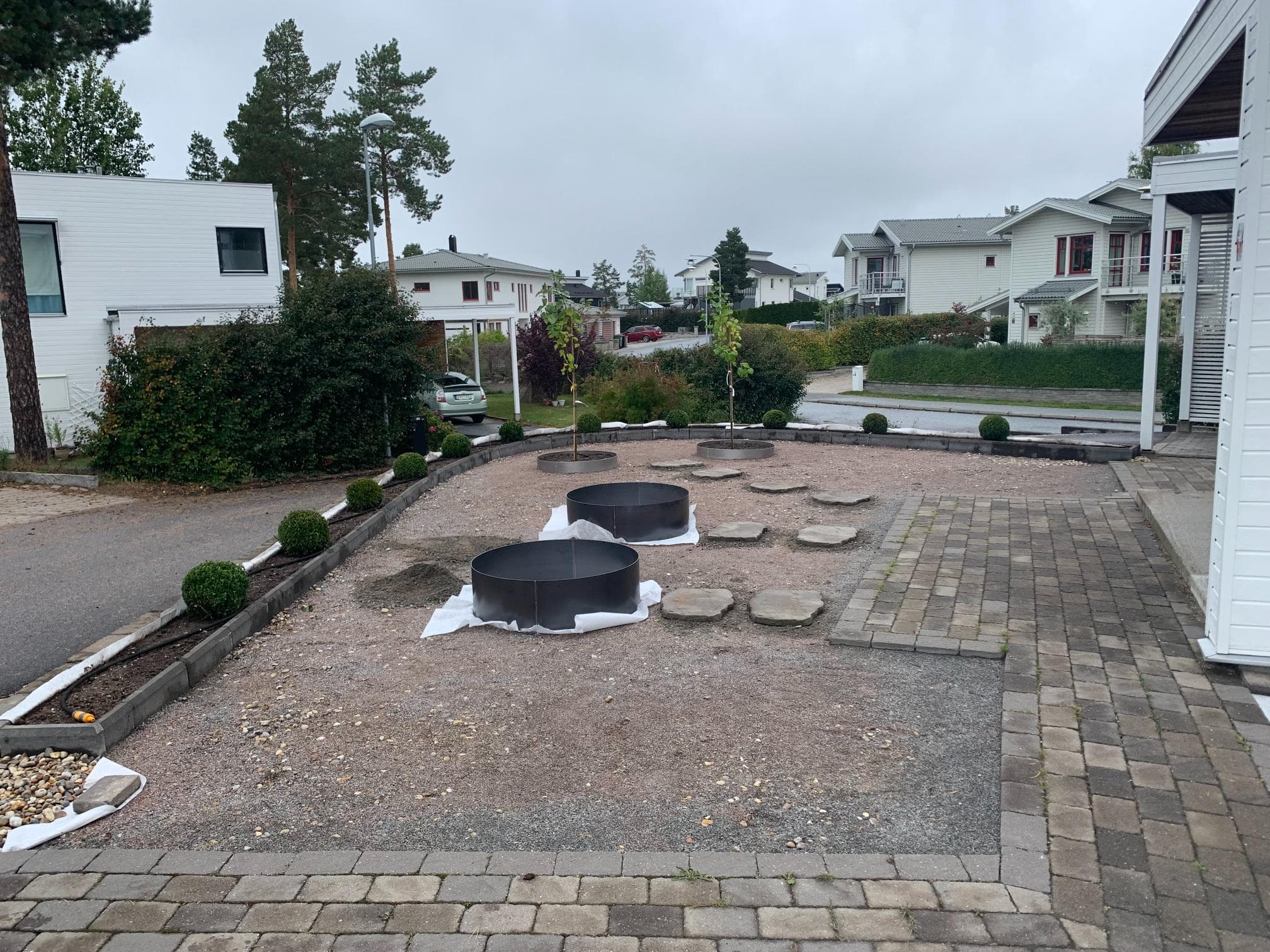 Före inomhusrenovering – fönsterparti med slitna detaljer