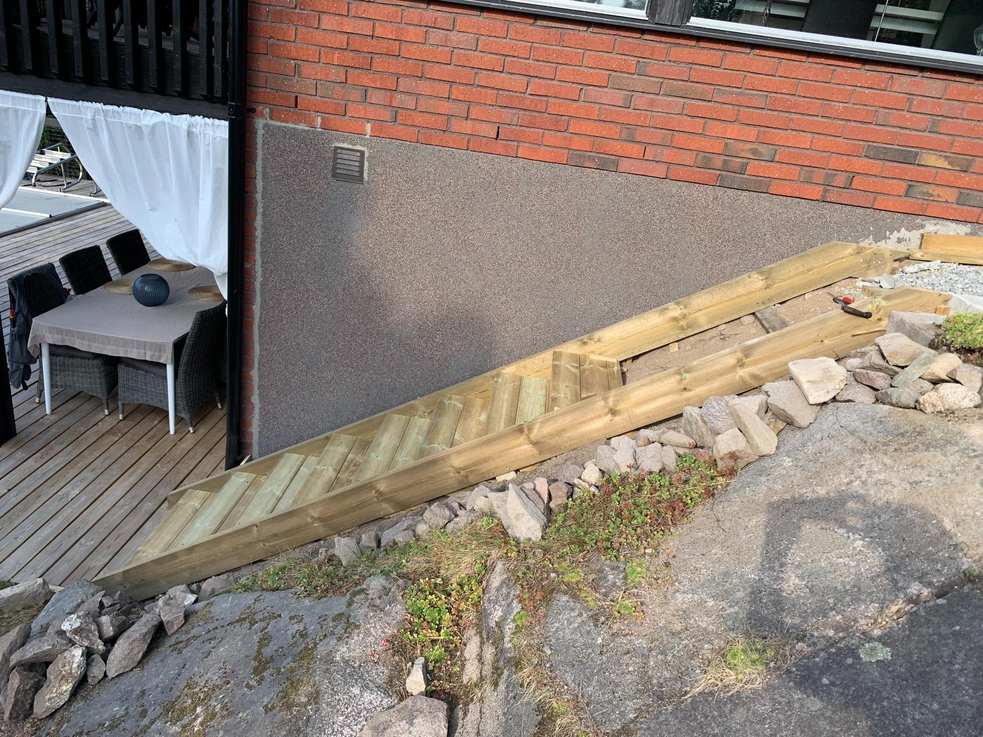 Före helrenovering – vindskivor och takfot att renovera