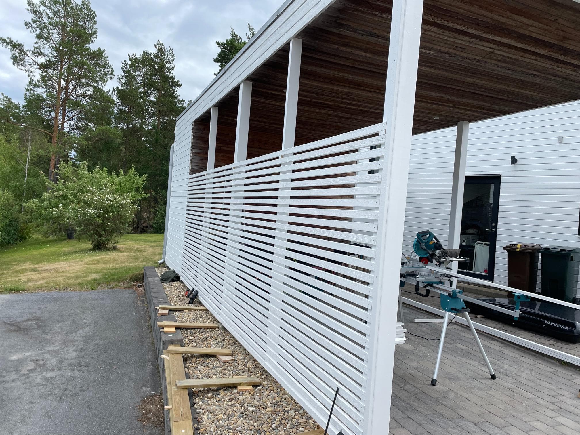 Före helrenovering – trappa och altan att renovera