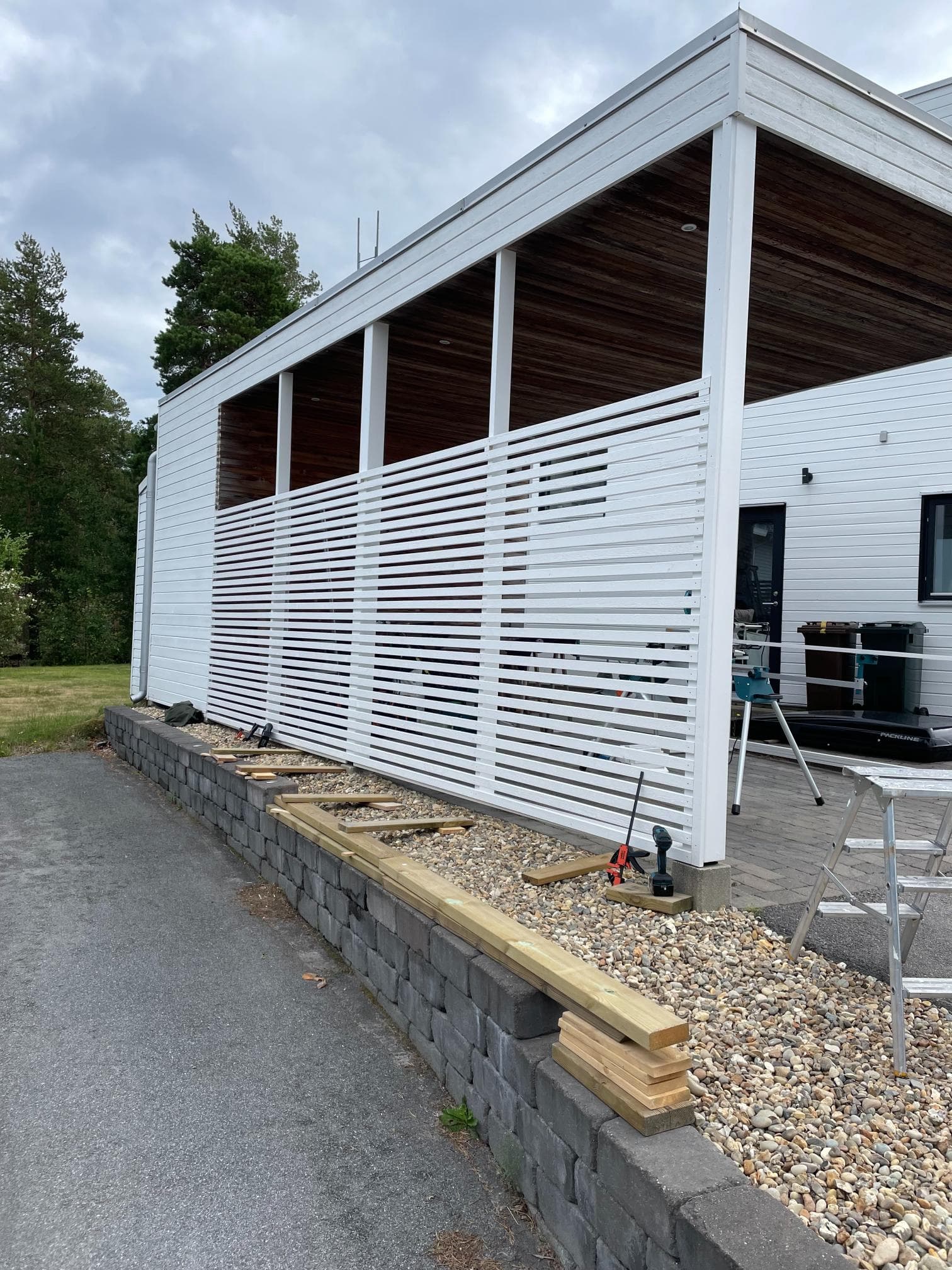 Före helrenovering – husdetaljer i behov av upprustning