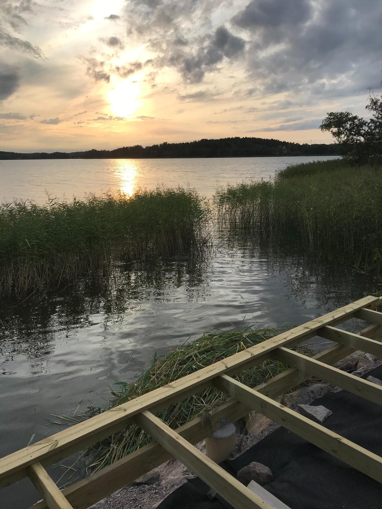Före helrenovering – garage och carport att renovera