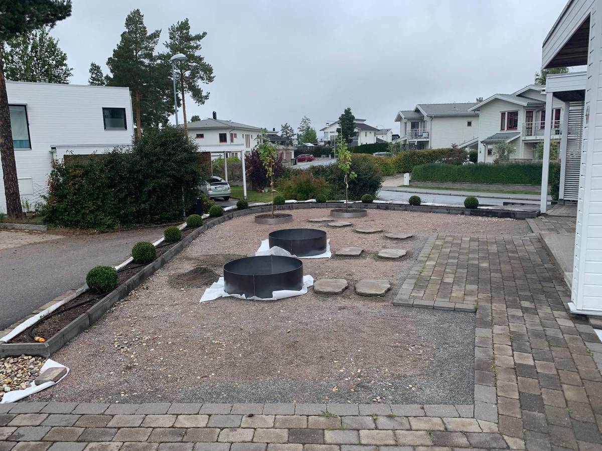 Före inomhusrenovering – fönsterparti med slitna detaljer